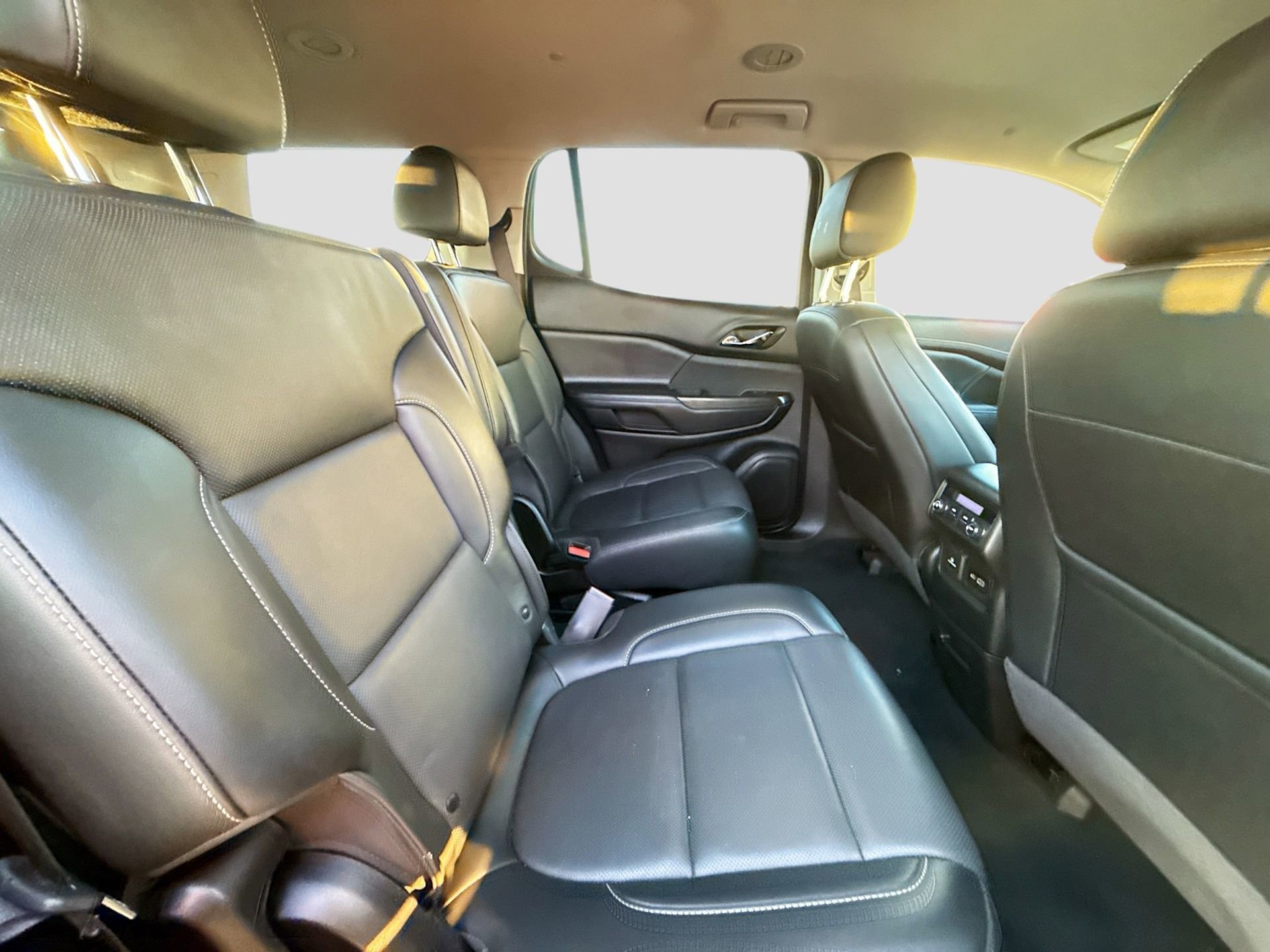 Used 2023 GMC Acadia SLT image 28