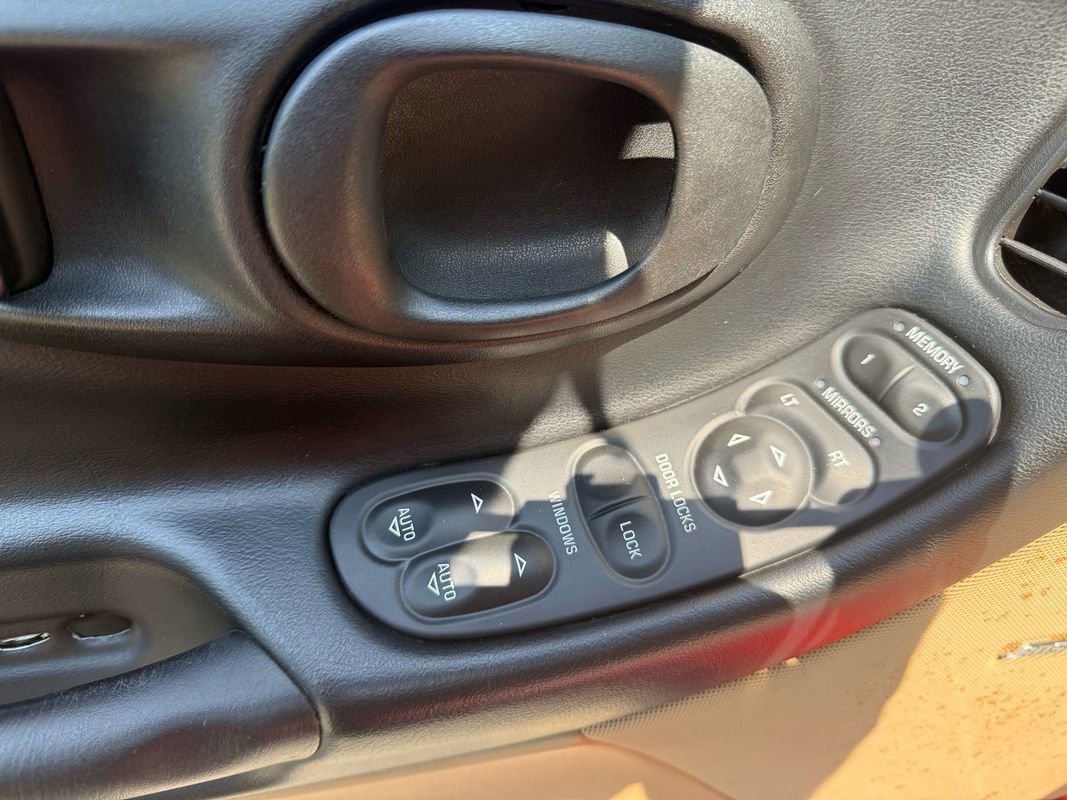 Used 2000 Chevrolet Corvette Convertible w/ Performance Handling Pkg image 20