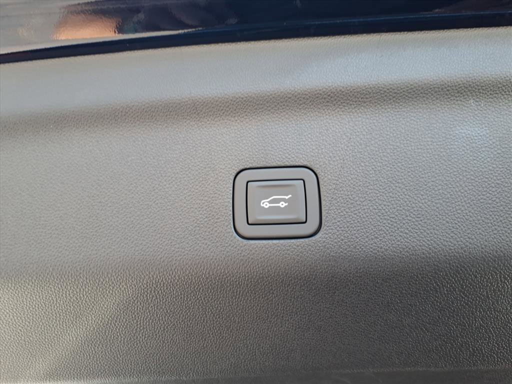 New 2026 GMC Yukon Denali w/ Sun & Power Step Package image 7