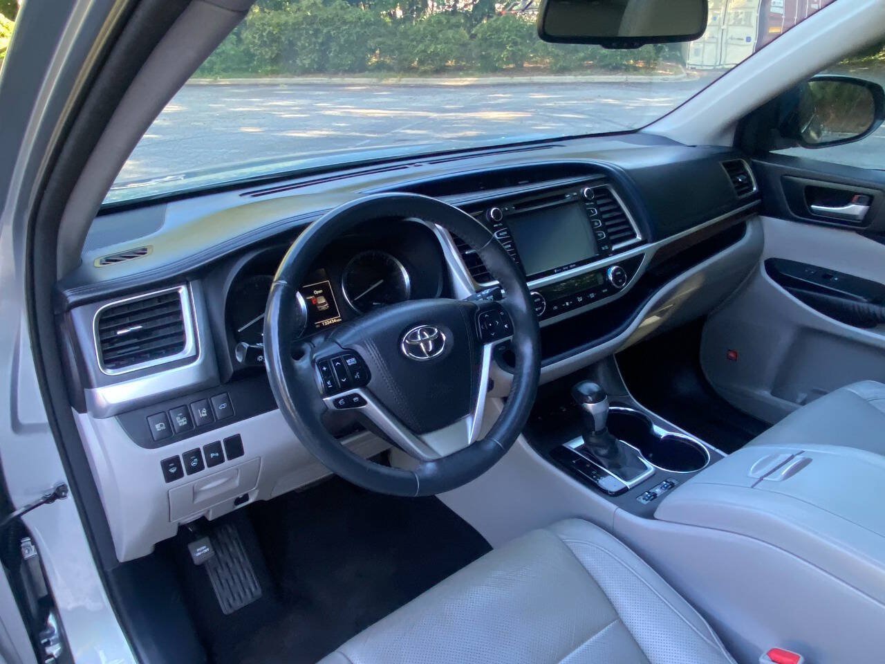 Used 2016 Toyota Highlander Limited Platinum AWD/4WD image 13