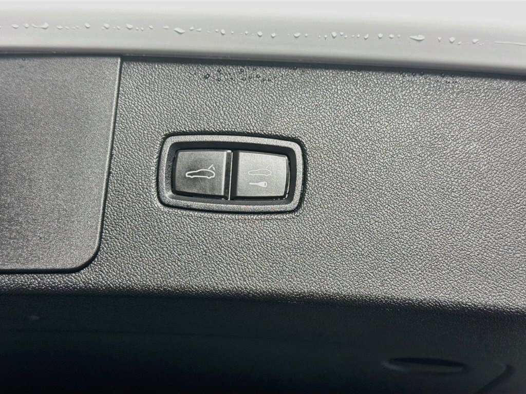 Used 2023 Porsche Cayenne Turbo w/ Assistance Package AWD/4WD image 39