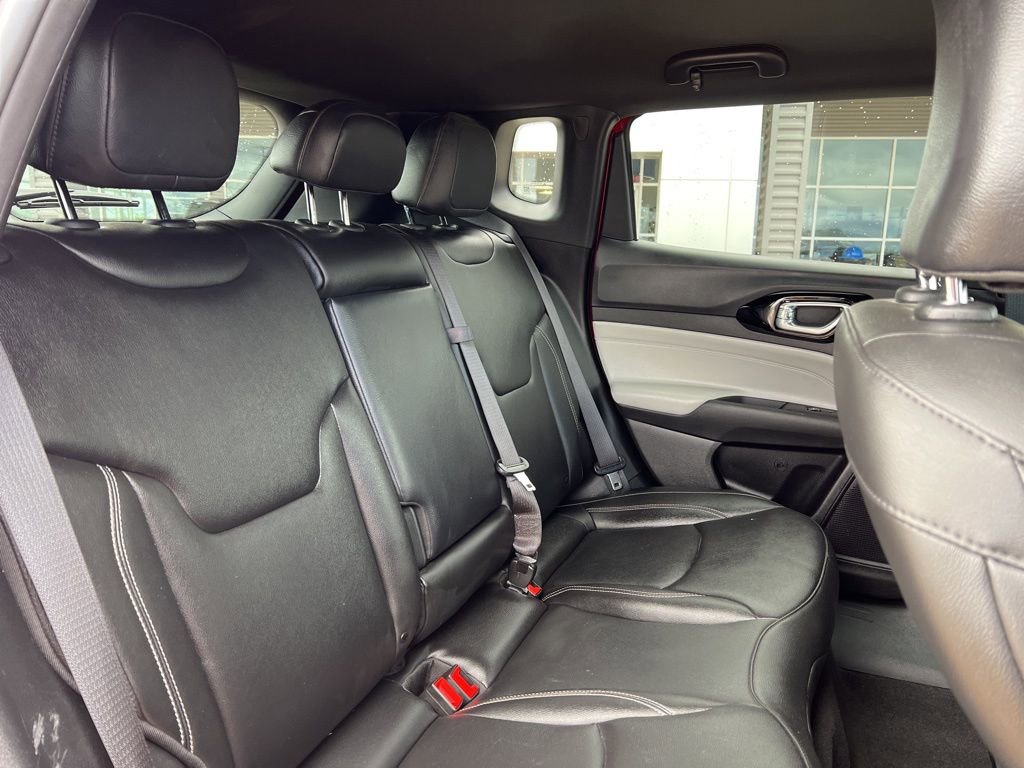 Used 2025 Jeep Compass Limited image 16