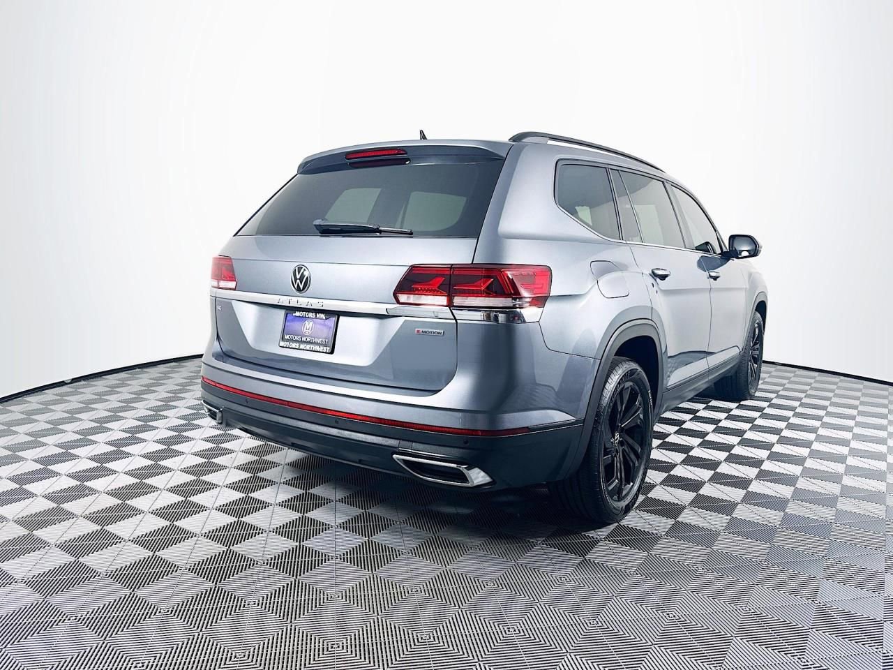 Used 2022 Volkswagen Atlas SE w/ Black Wheel Package image 8