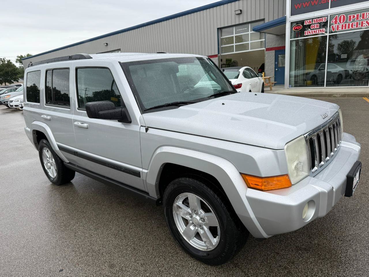 Used 2007 Jeep Commander Sport w/ Trailer Tow Group IV AWD/4WD image 3