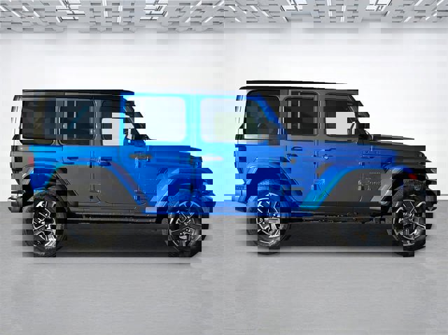 Used 2023 Jeep Wrangler Sahara image 3