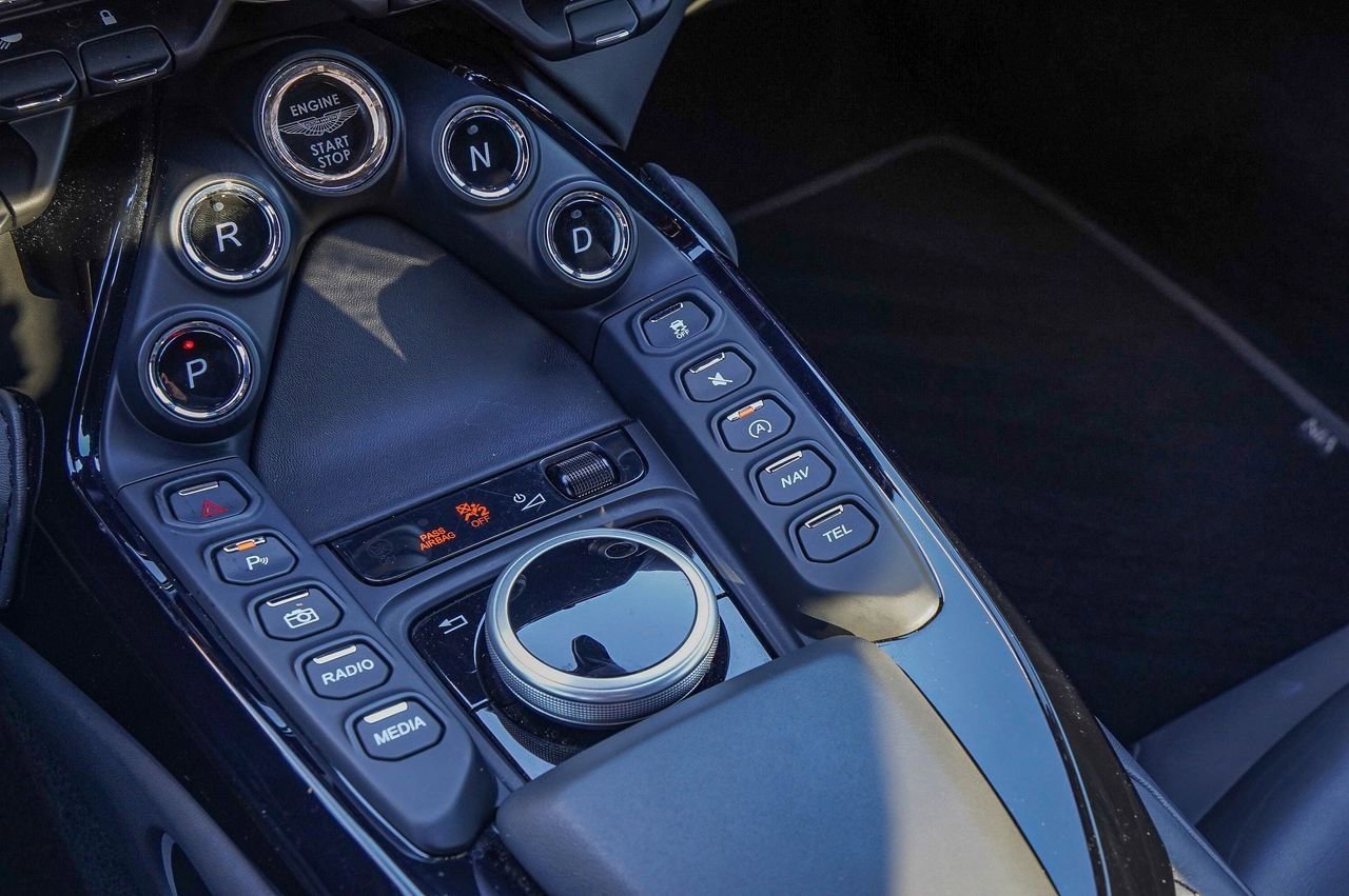 Used 2022 Aston Martin V8 Vantage Coupe image 33