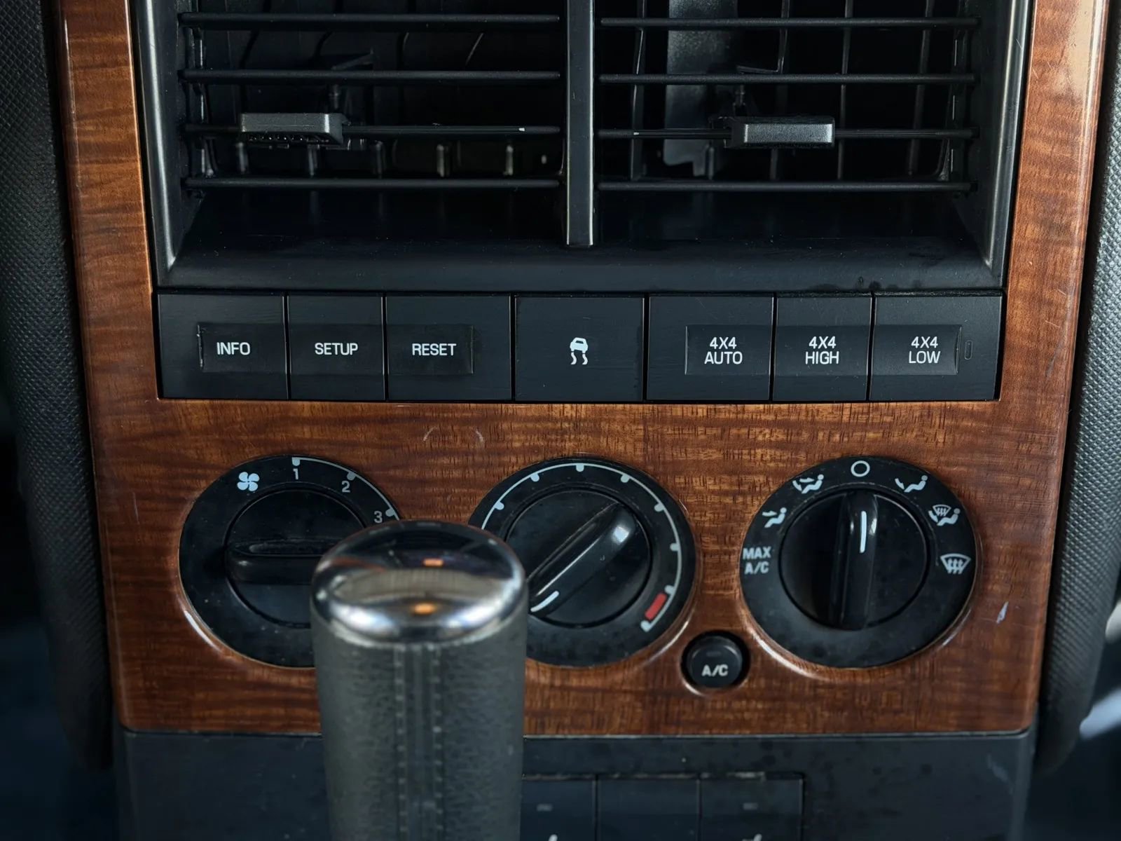 Used 2010 Ford Explorer Eddie Bauer image 30