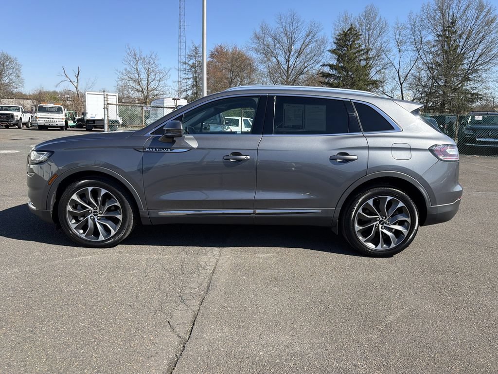 Used 2022 Lincoln Nautilus Reserve w/ Cargo Utility Package AWD/4WD image 2