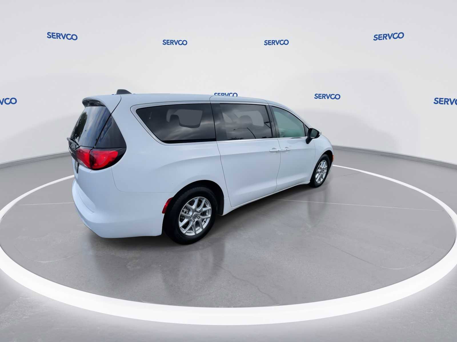 Used 2022 Chrysler Voyager LX image 8