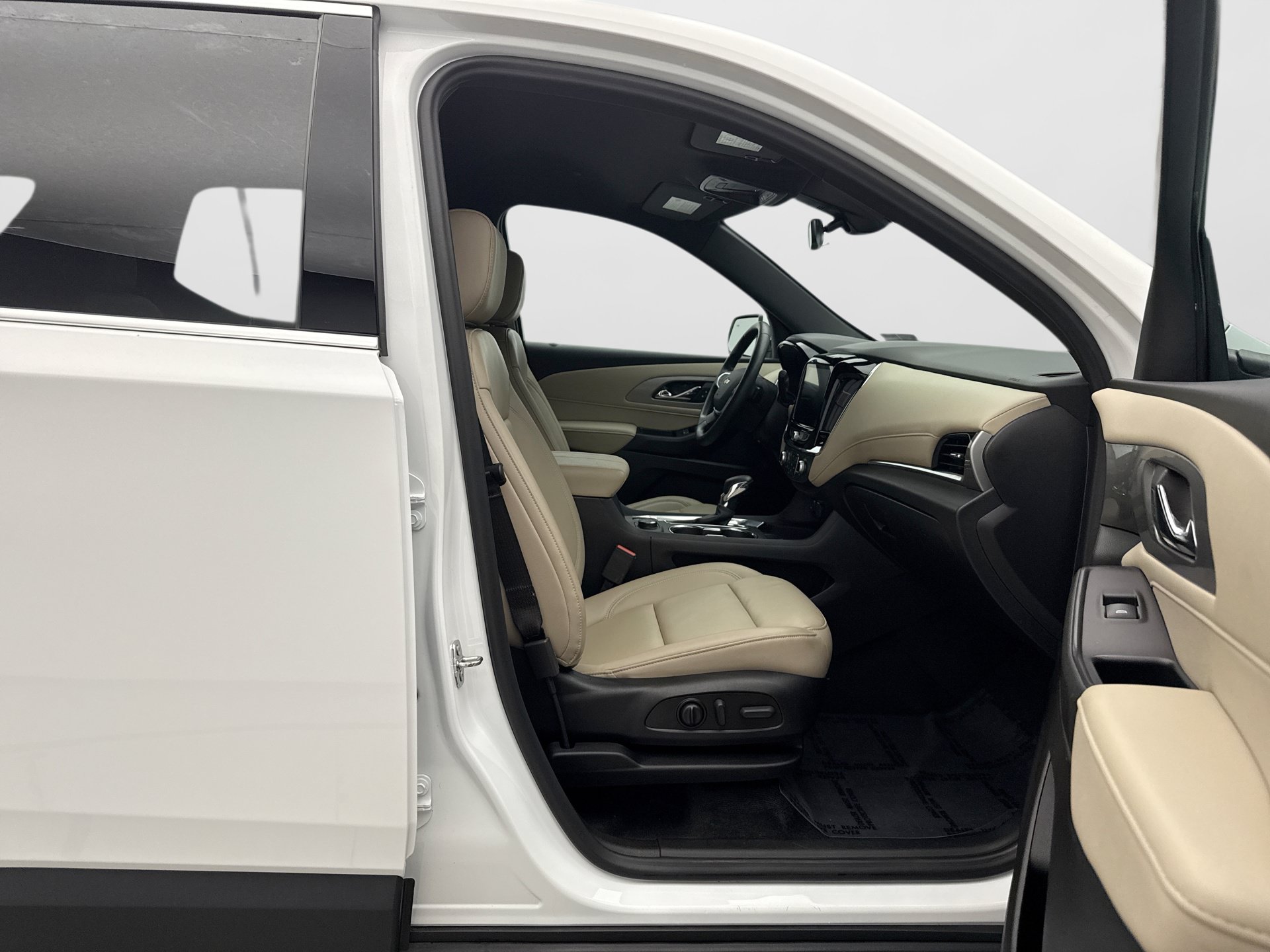 Used 2023 Chevrolet Traverse LT w/ LPO, Floor Liner Package AWD/4WD image 17