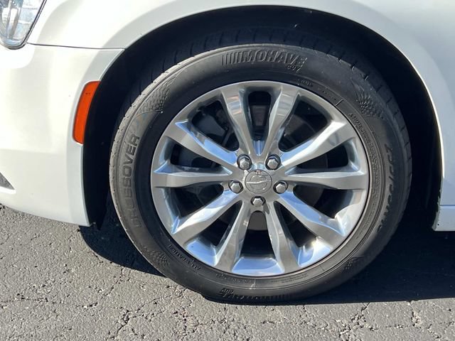 Used 2017 Chrysler 300 Limited w/ Value Package AWD/4WD image 9