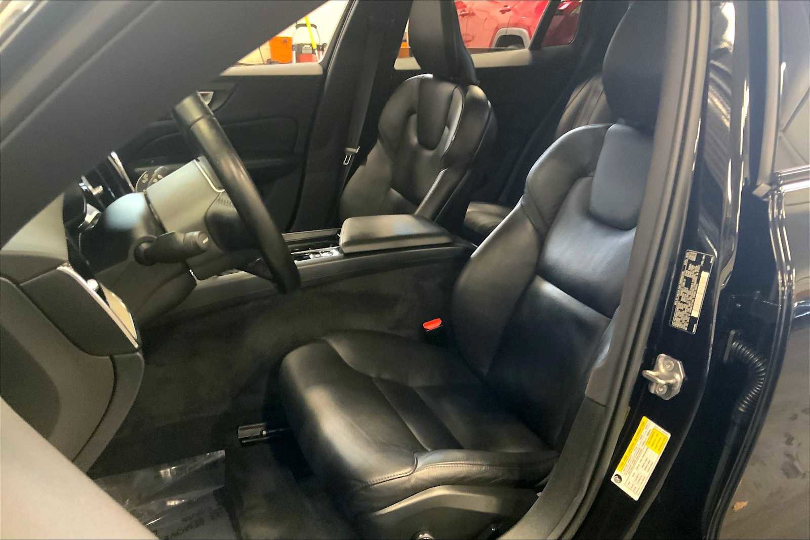 Used 2021 Volvo V60 T5 Cross Country image 8