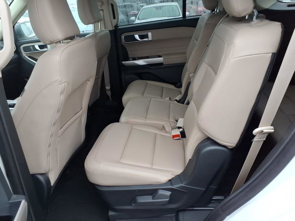 Used 2023 Ford Explorer XLT w/ Equipment Group 202A AWD/4WD image 11