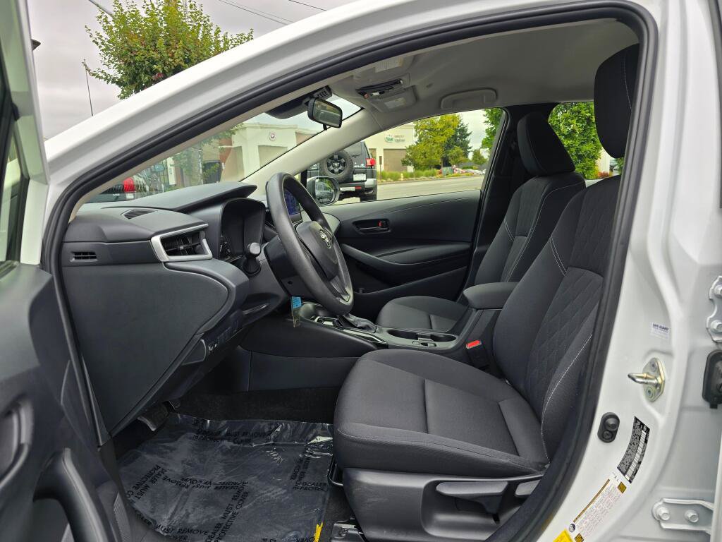 Used 2023 Toyota Corolla LE w/ Carpet Mat Package (TMS) FWD image 3