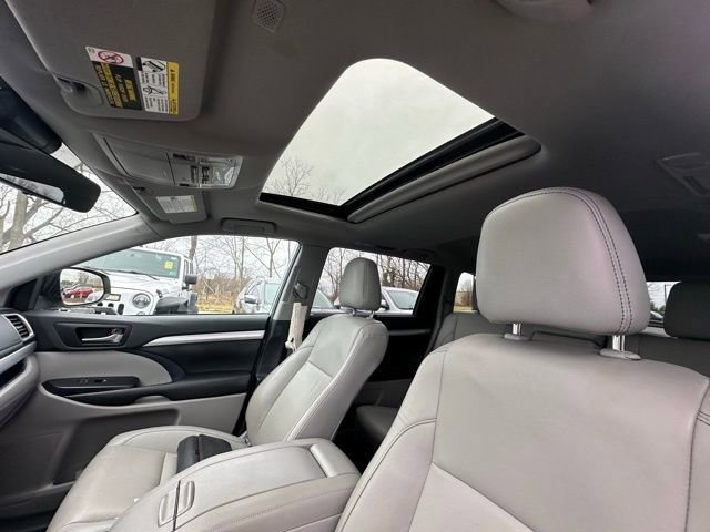 Used 2019 Toyota Highlander XLE image 25