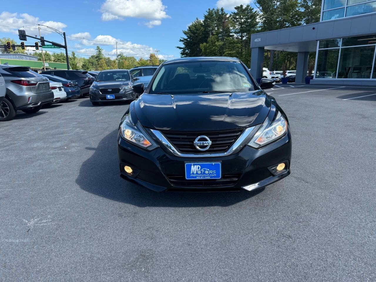 Used 2017 Nissan Altima 2.5 SV w/ Convenience Package FWD image 3