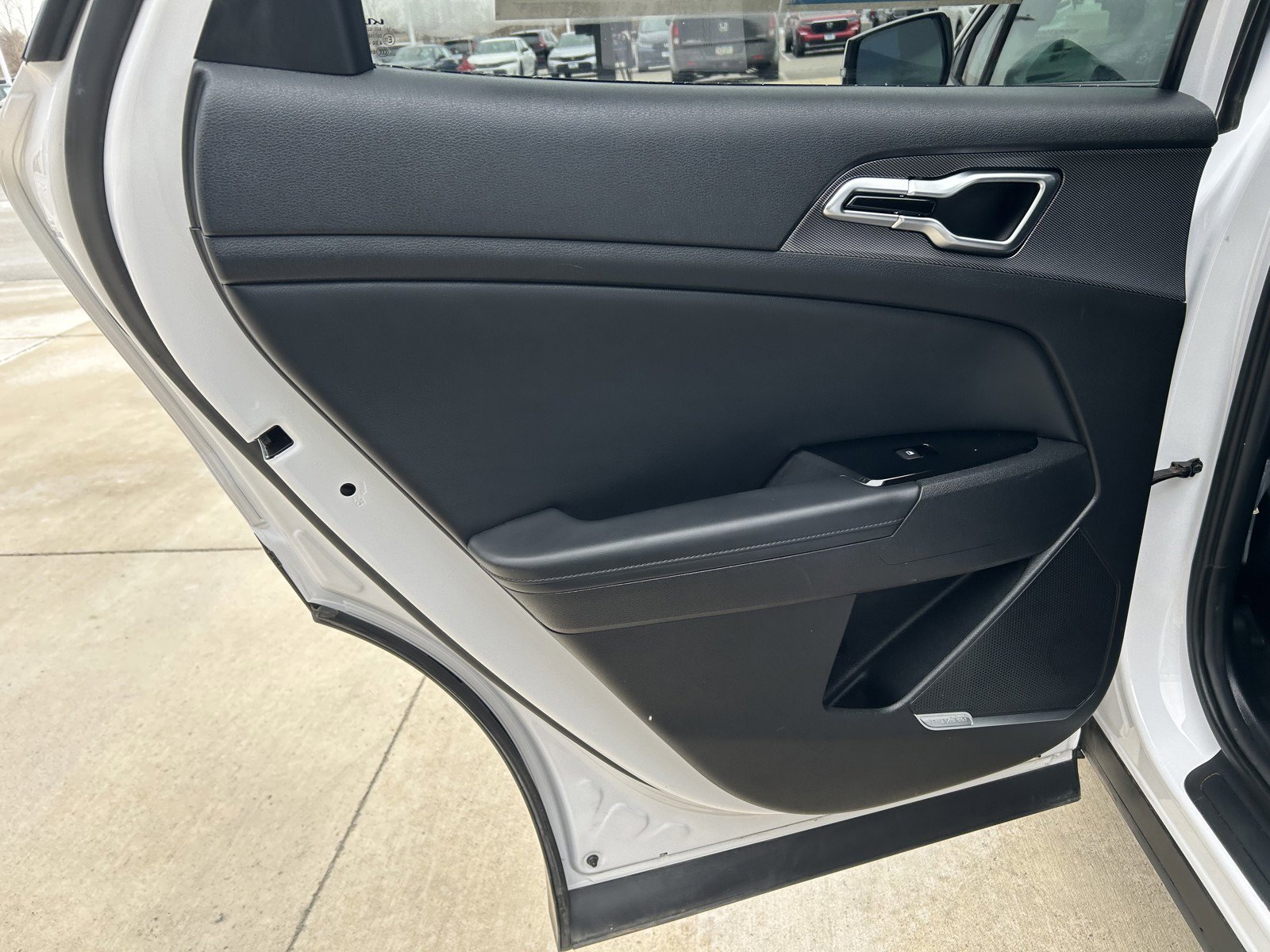 Used 2025 Kia Sportage SX image 12