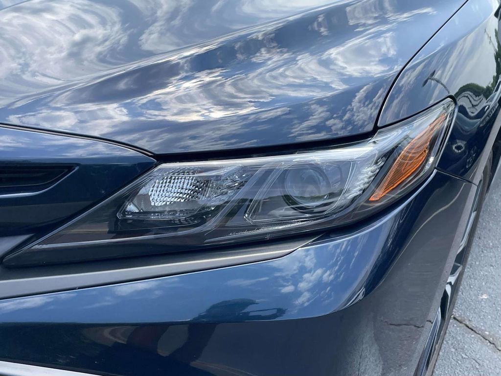 Used 2021 Toyota Camry SE w/ Convenience Package FWD image 9