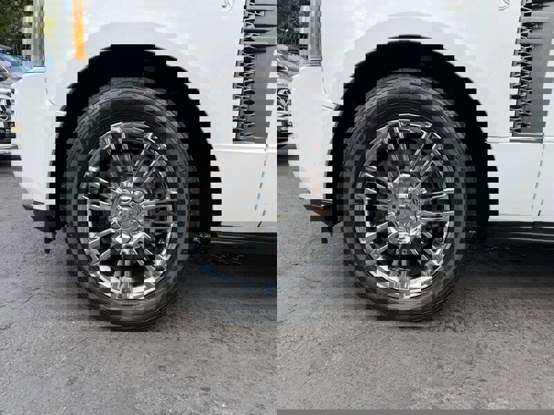 Used 2011 Land Rover Range Rover HSE AWD/4WD image 9