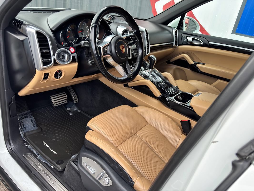 Used 2017 Porsche Cayenne S w/ Premium Plus Package AWD/4WD image 16