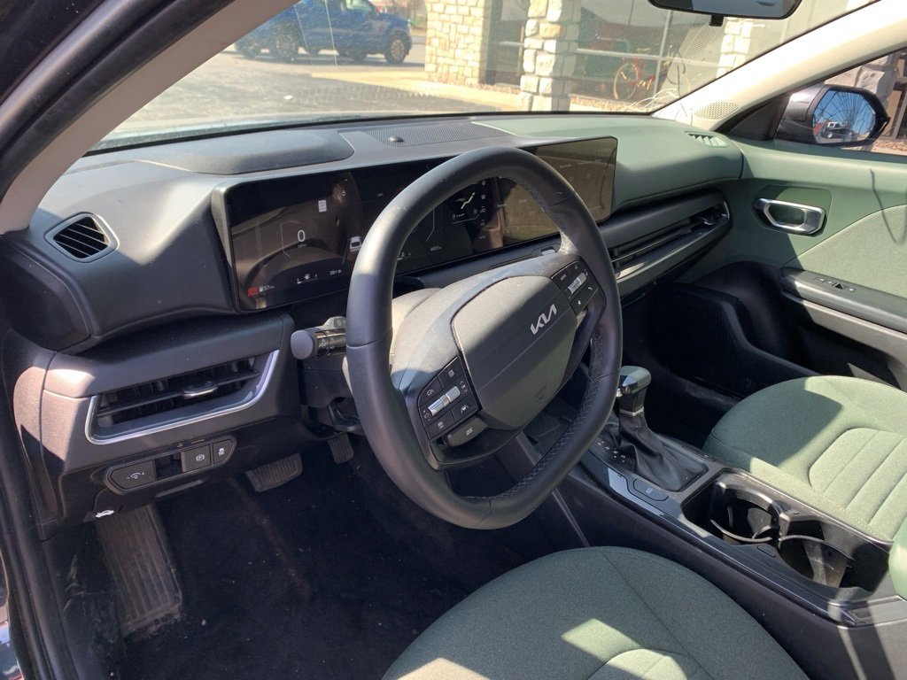 Used 2025 Kia K4 EX image 14