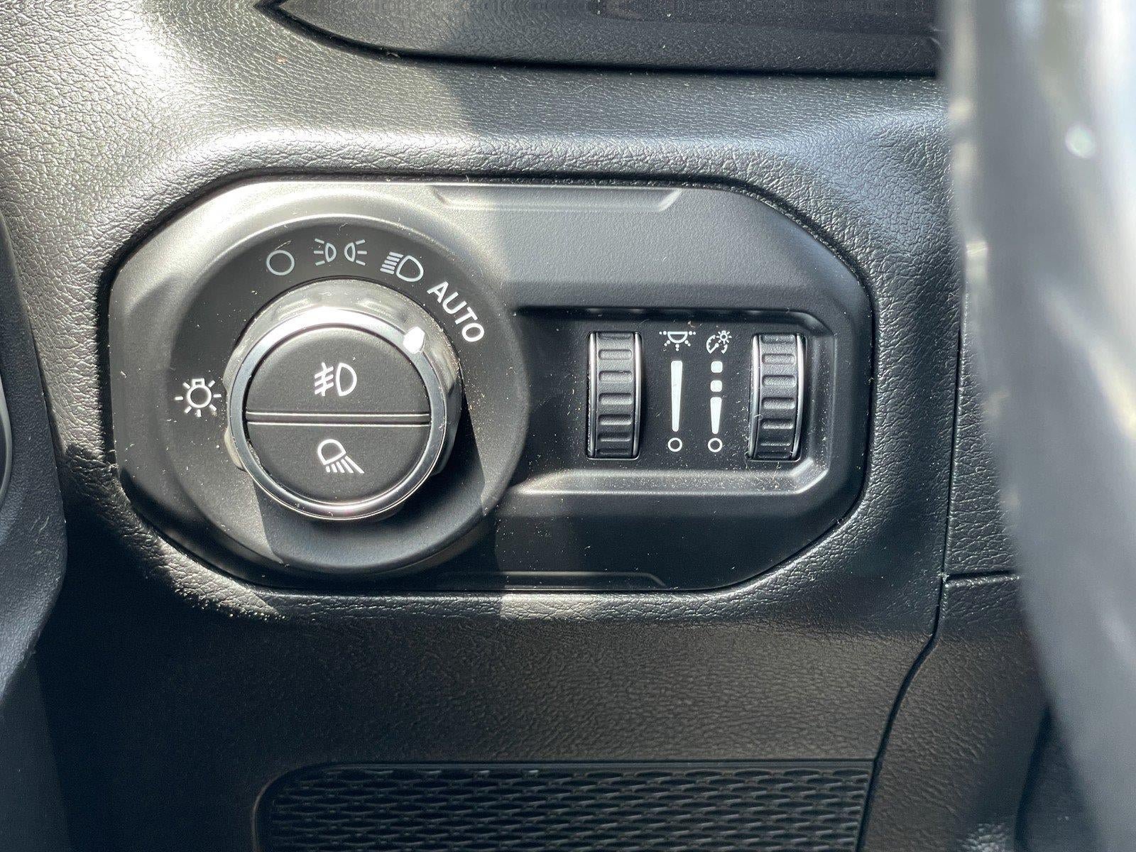 Used 2020 Jeep Gladiator Sport AWD/4WD image 32