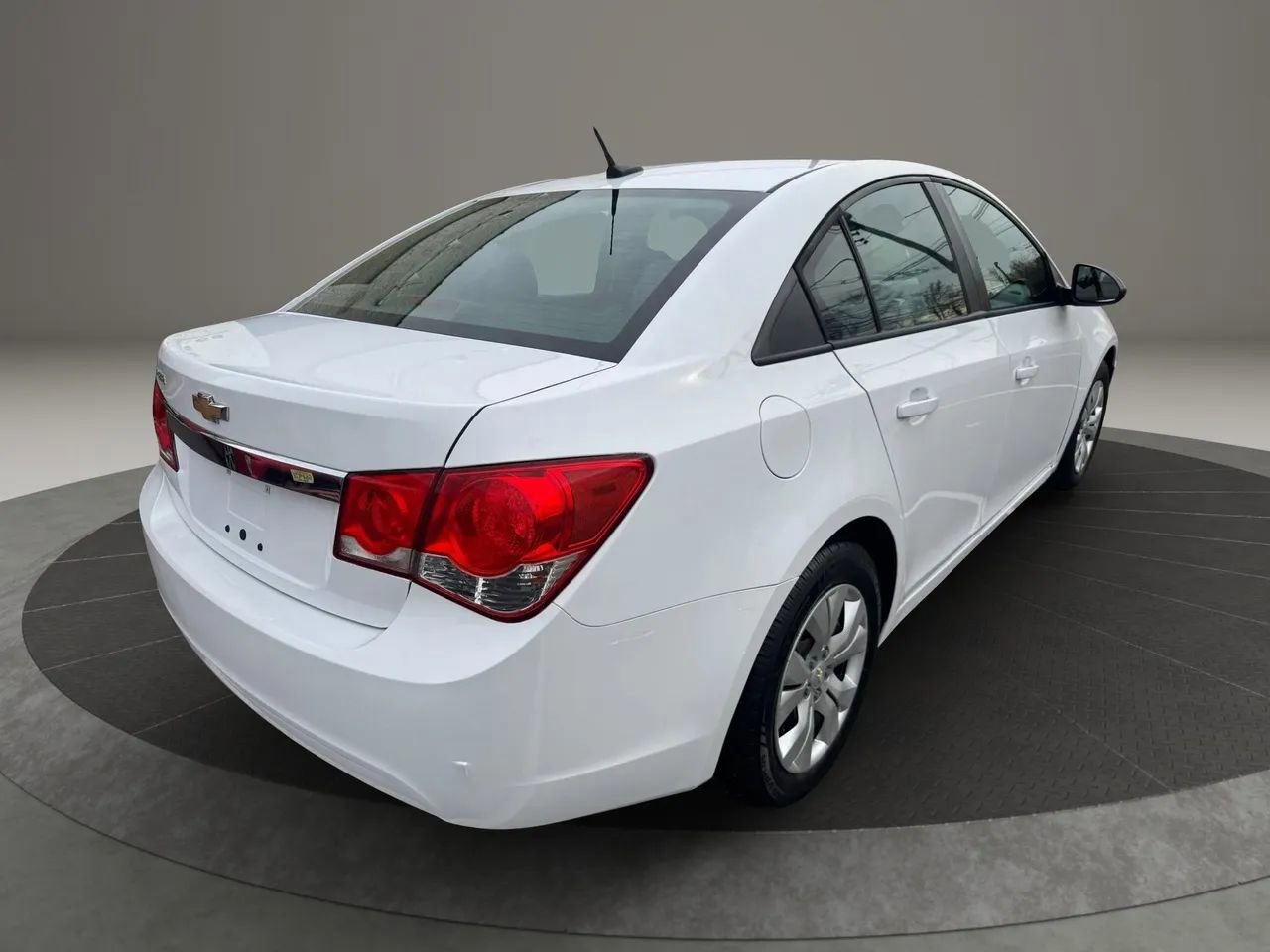 Used 2013 Chevrolet Cruze LS image 5