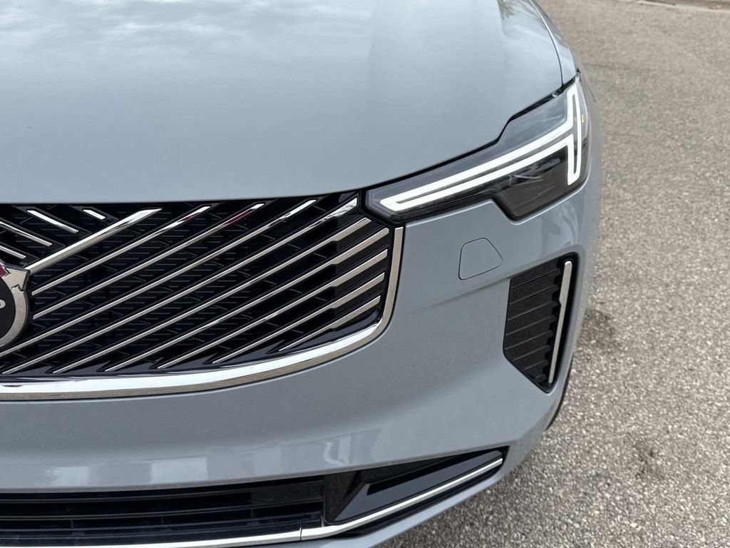 Certified 2026 Volvo XC90 B6 Plus w/ Protection Package Premier AWD/4WD image 9