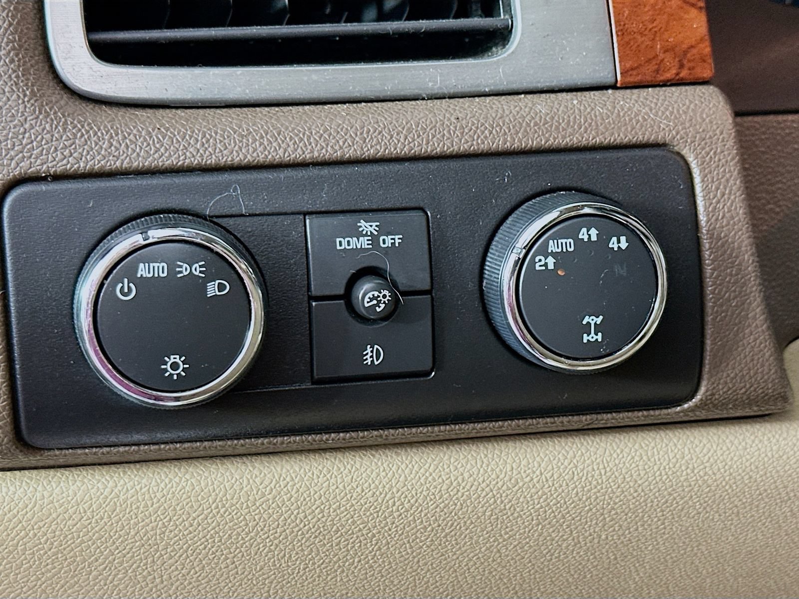 Used 2010 Chevrolet Suburban LTZ AWD/4WD image 11