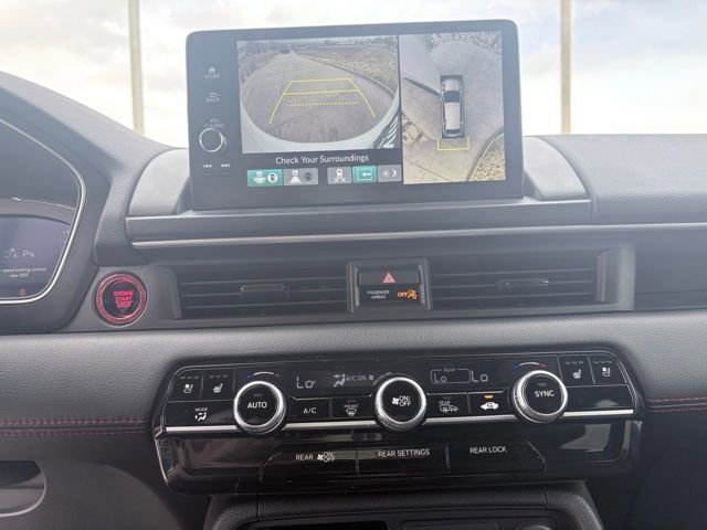 Used 2025 Honda Pilot Black Edition image 17