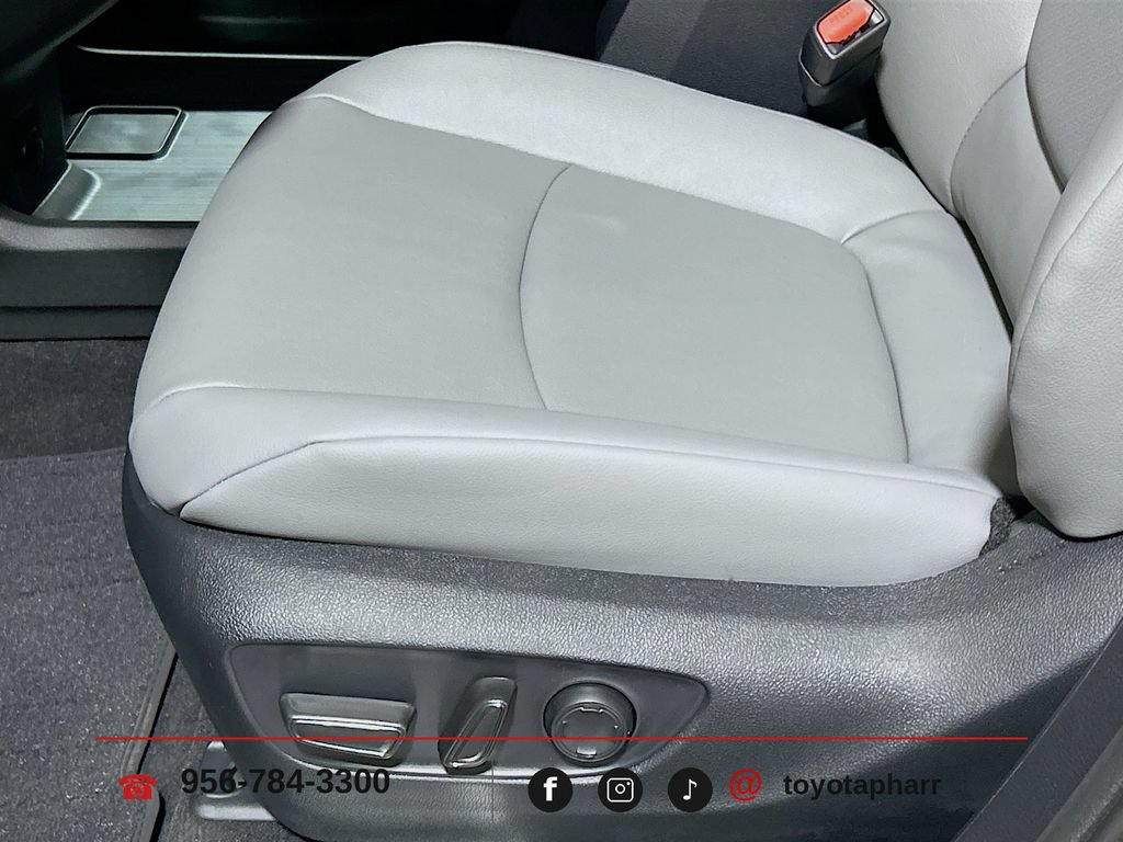 New 2026 Toyota Sienna XLE FWD image 19