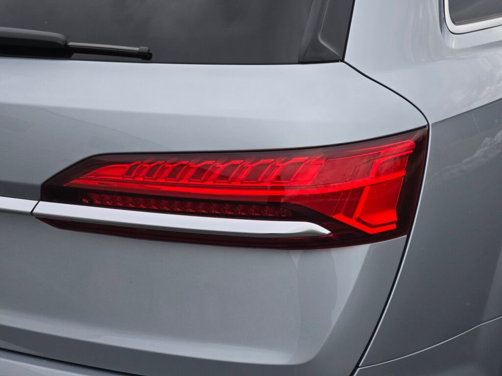 Used 2025 Audi Q7 3.0T Premium Plus image 12