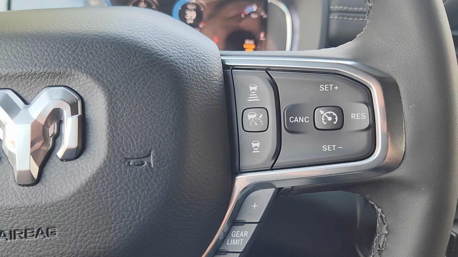 Used 2025 RAM 2500 Laramie AWD/4WD image 26