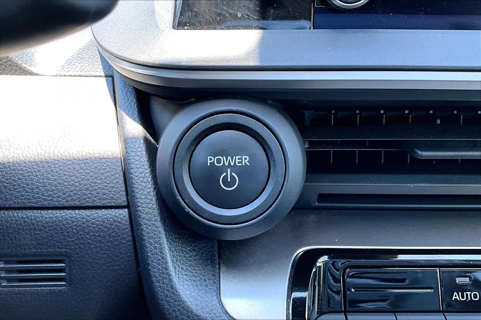 Used 2025 Toyota Prius LE FWD image 33