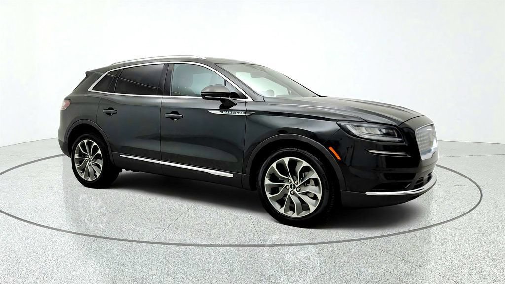 Used 2023 Lincoln Nautilus Reserve AWD/4WD image 3