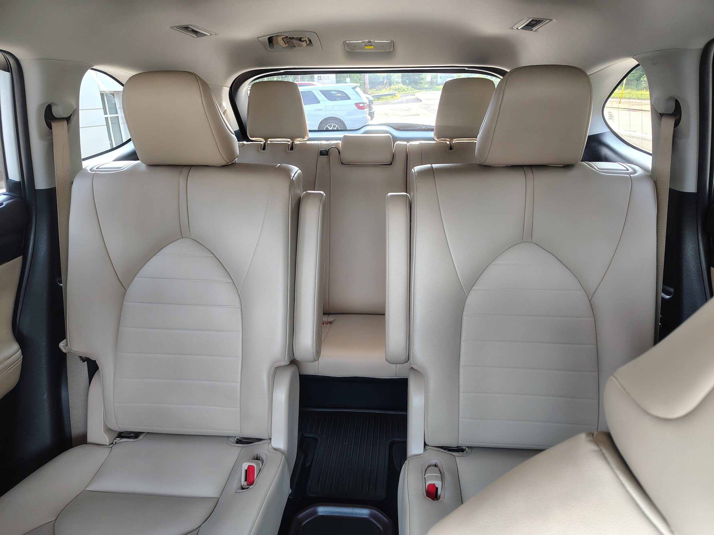 Used 2020 Toyota Highlander XLE AWD/4WD image 21