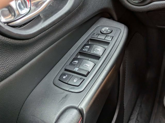 Used 2019 Jeep Cherokee Trailhawk AWD/4WD image 24
