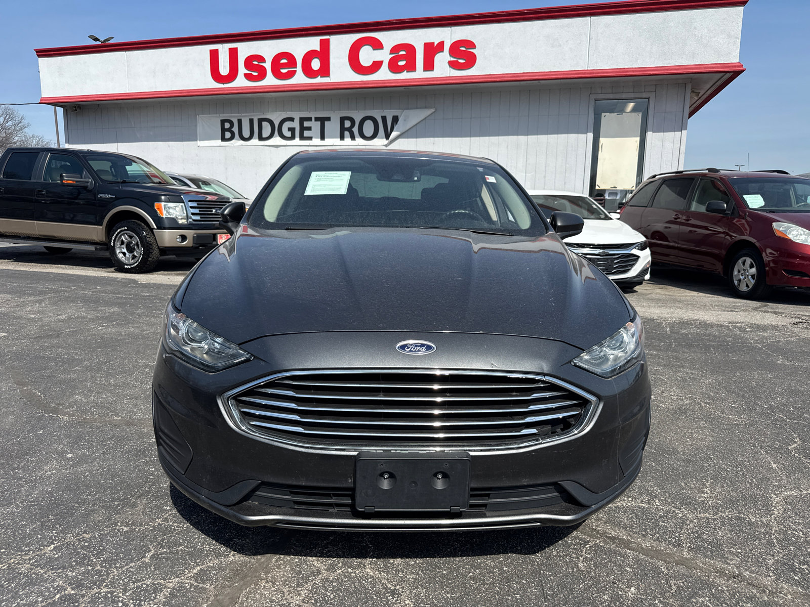 Used 2020 Ford Fusion SE image 2