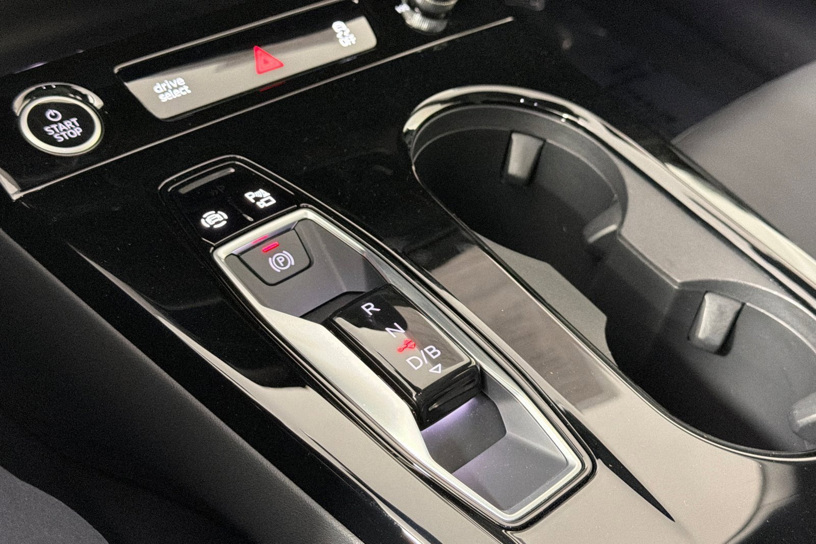 Certified 2025 Audi A6 e-tron Premium w/ Convenience Package image 20