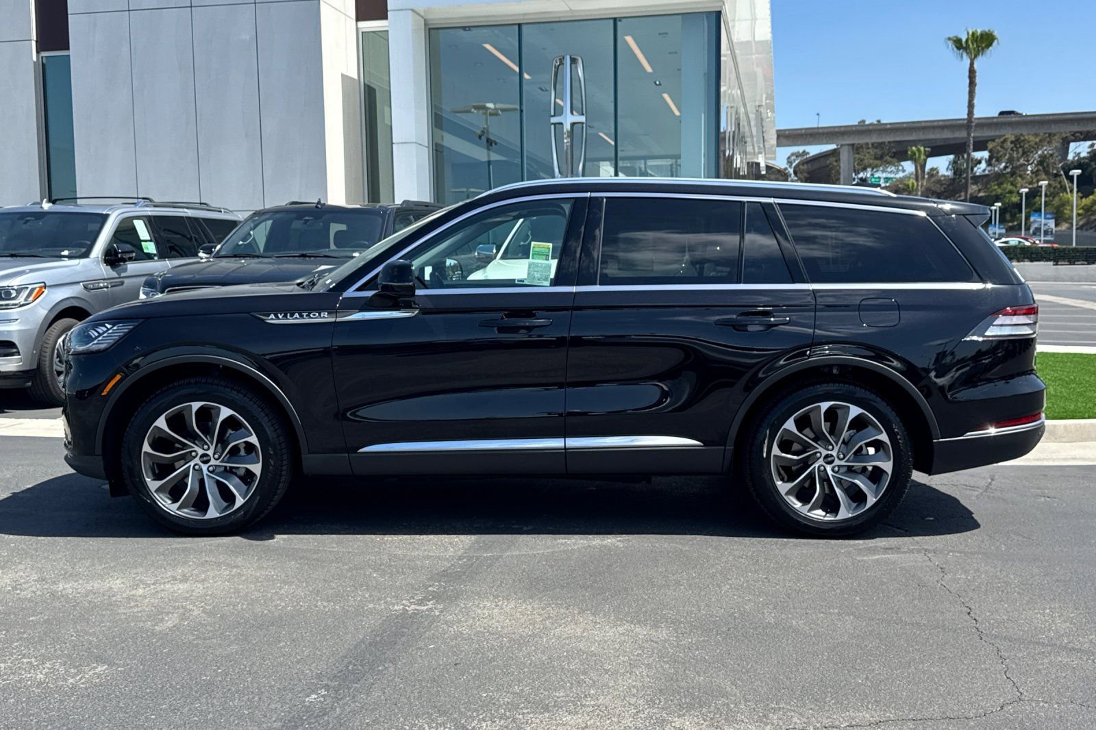 New 2025 Lincoln Aviator Reserve image 6