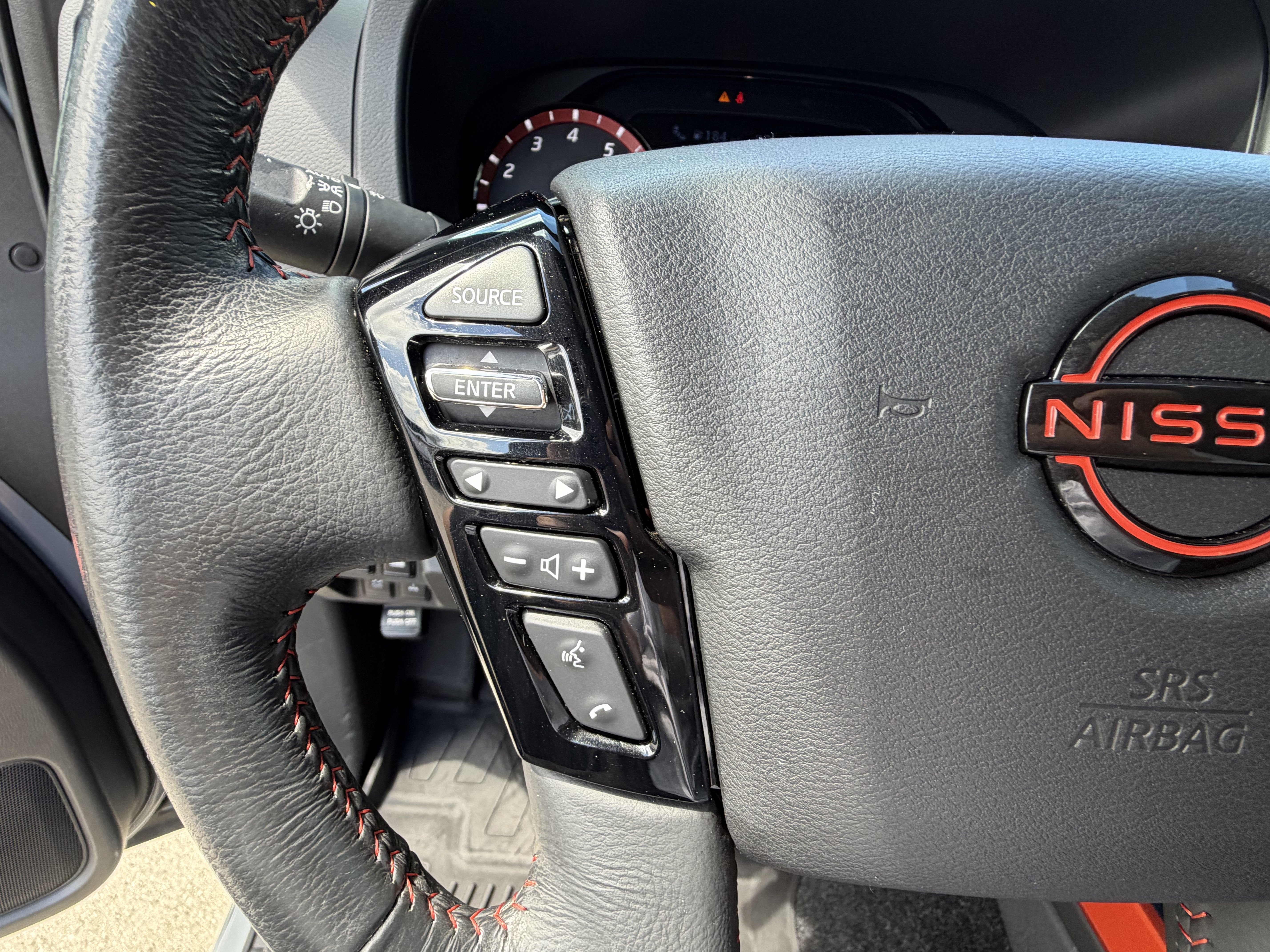 Used 2025 Nissan Frontier PRO-4X AWD/4WD image 30