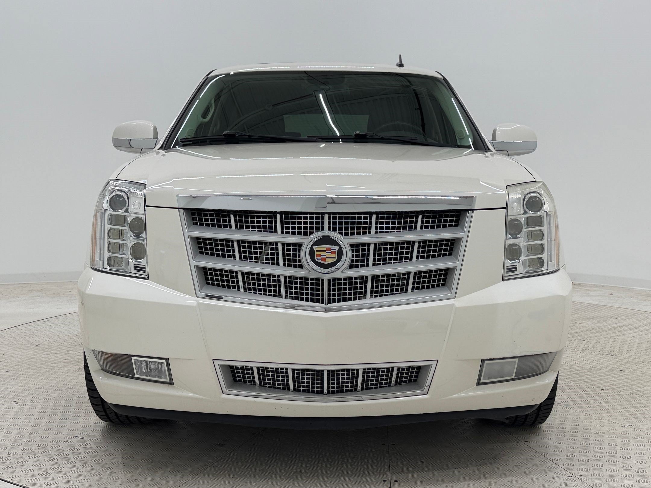 Used 2014 Cadillac Escalade Platinum AWD/4WD image 6