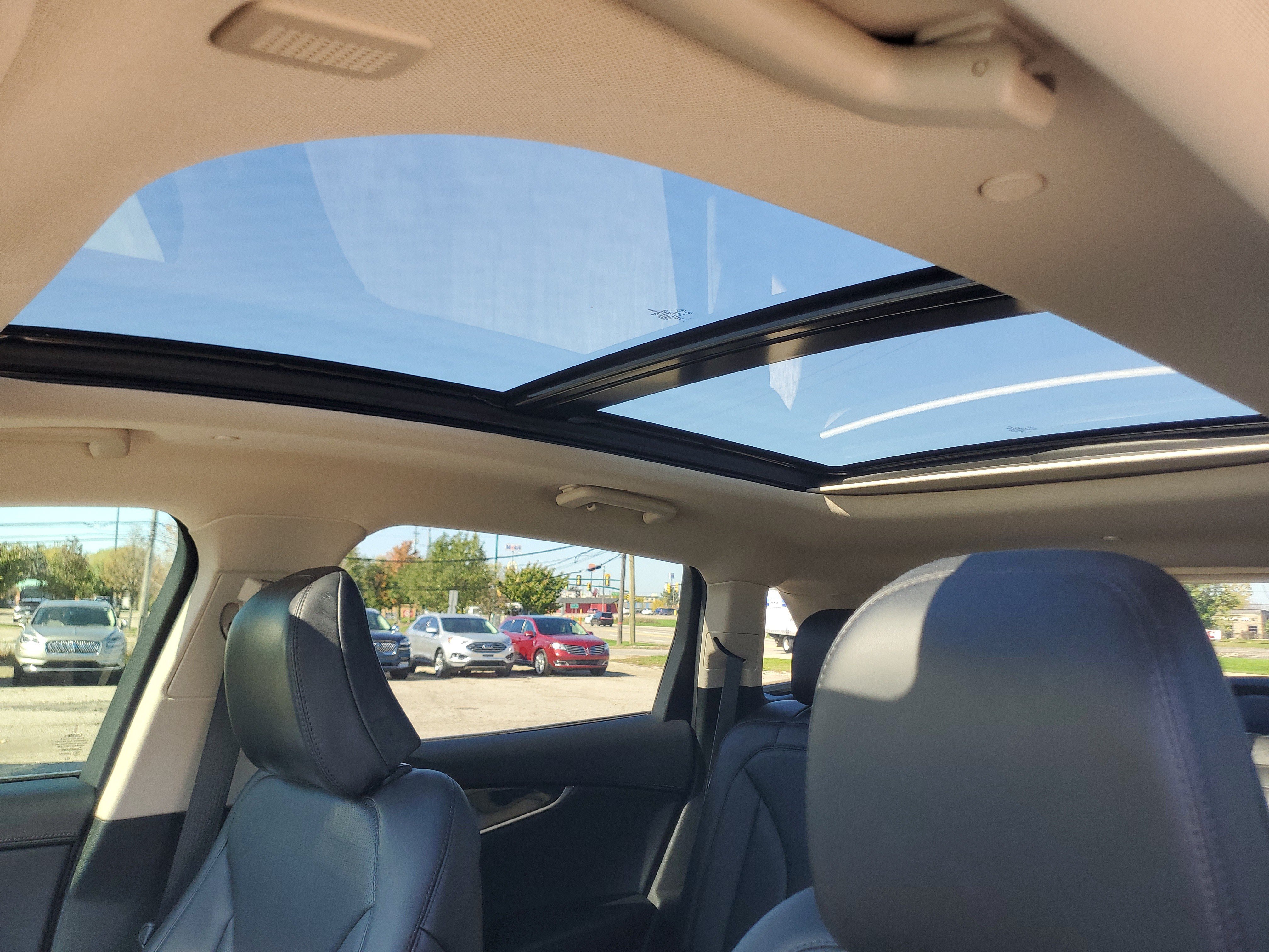 Used 2023 Lincoln Nautilus Reserve AWD/4WD image 11