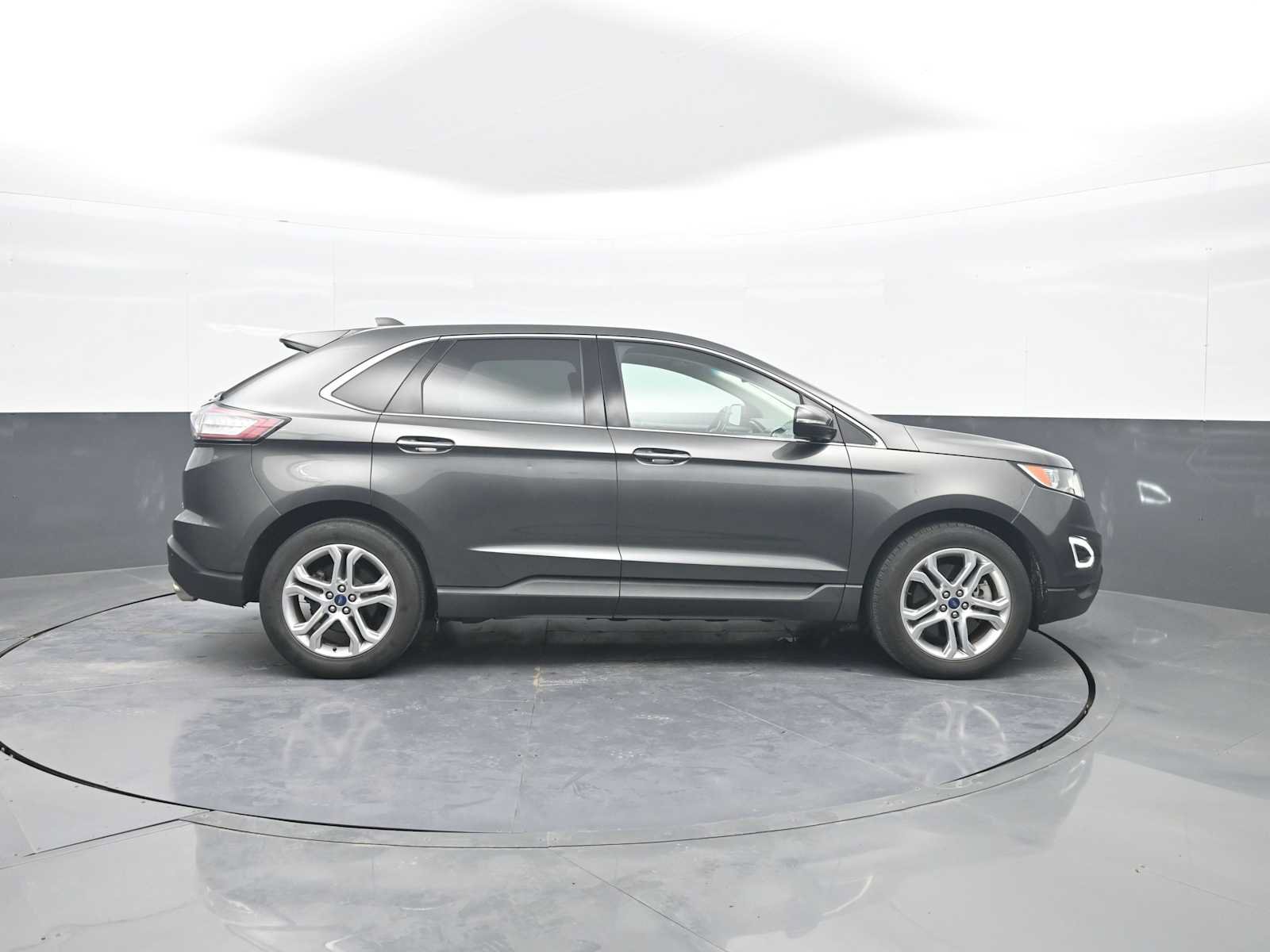 Used 2018 Ford Edge Titanium w/ Equipment Group 301A AWD/4WD image 9
