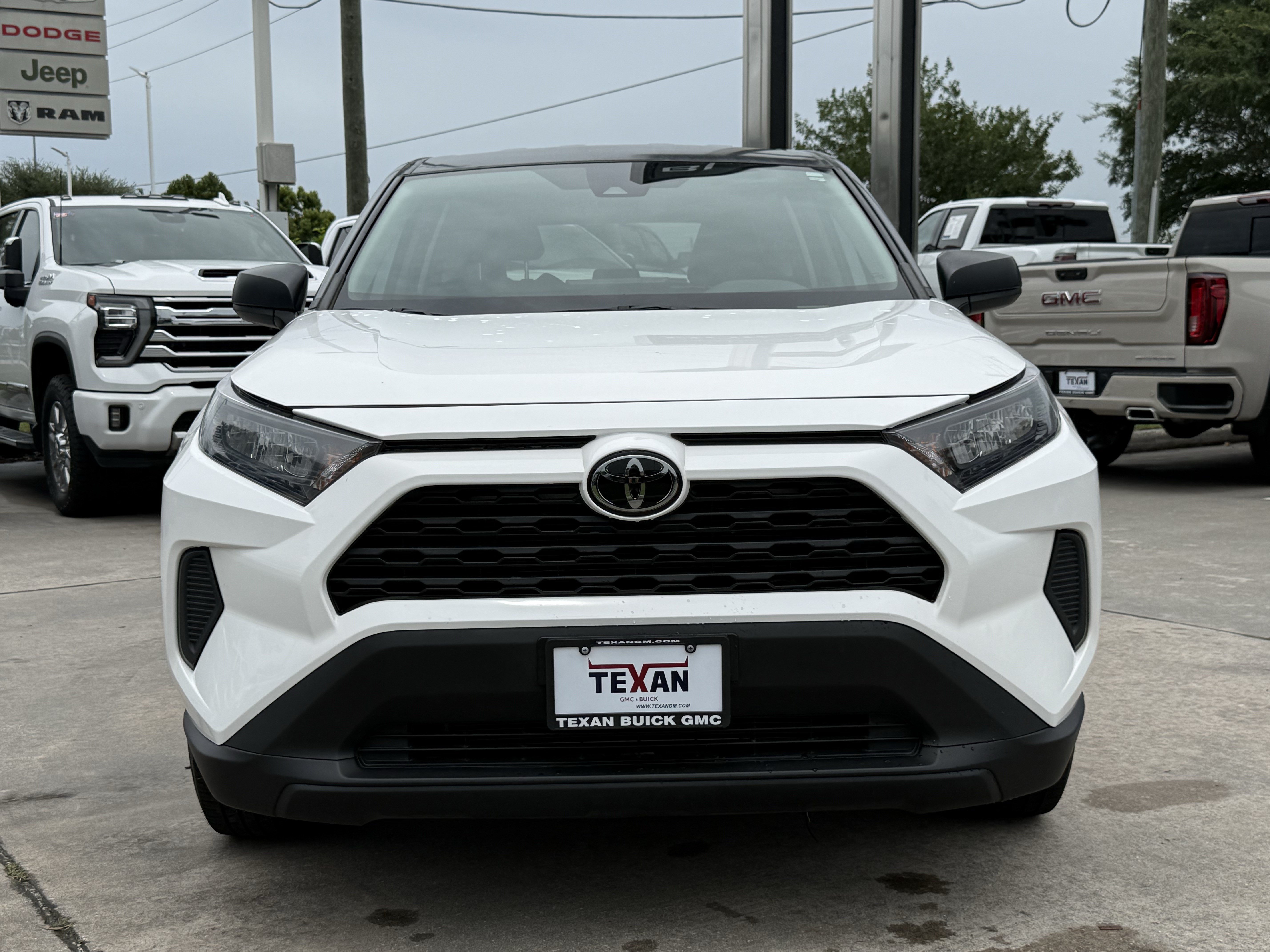 Used 2022 Toyota RAV4 LE FWD image 10