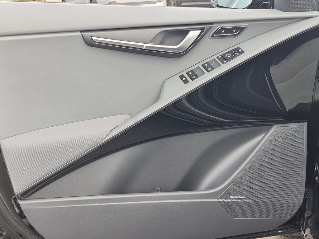 New 2026 Kia Niro FWD image 23