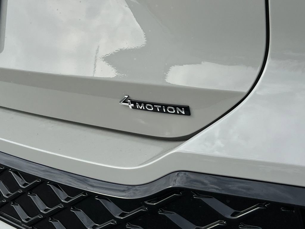 New 2026 Volkswagen Tiguan SE R-Line image 6