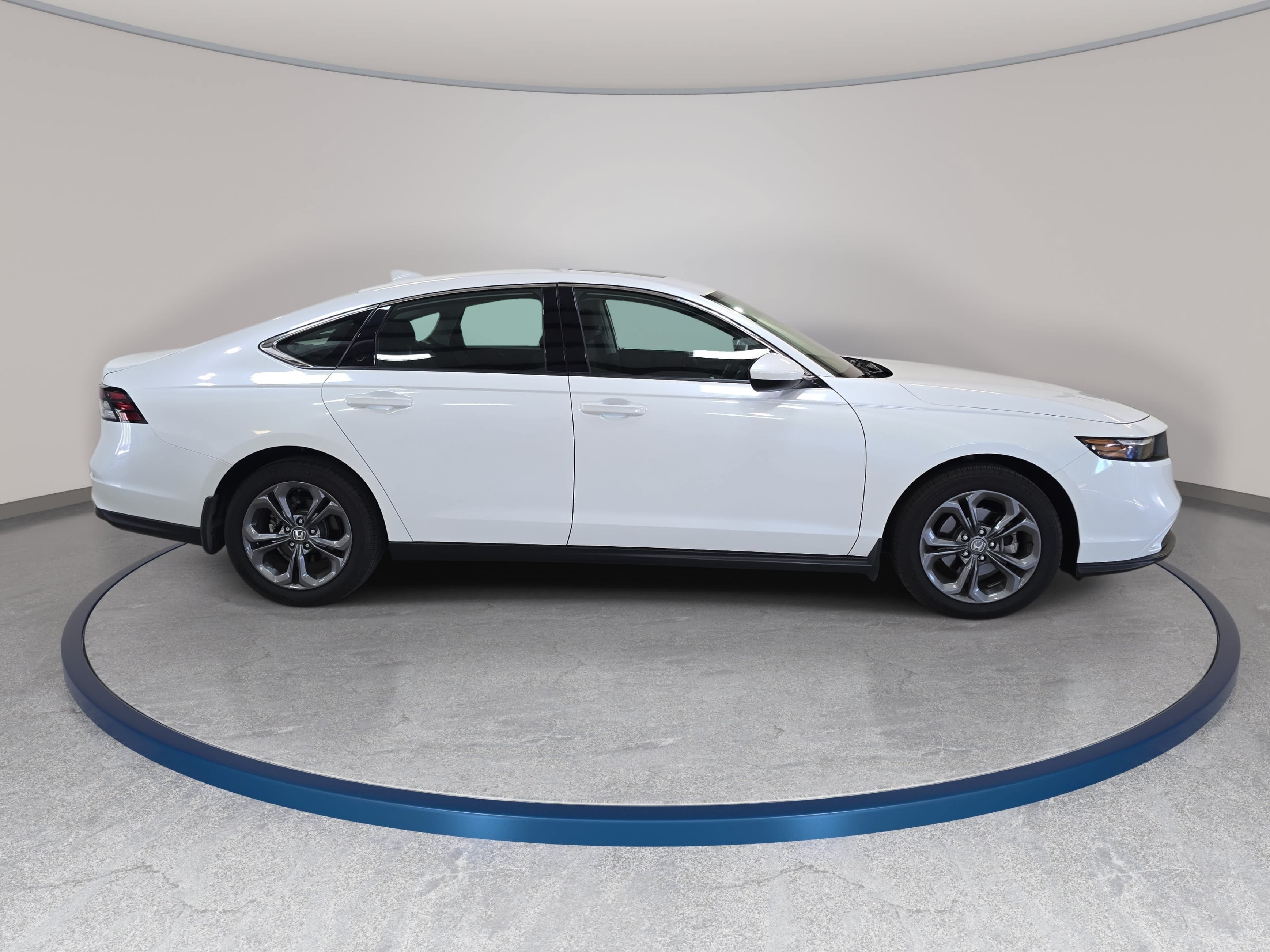 Used 2023 Honda Accord EX image 5