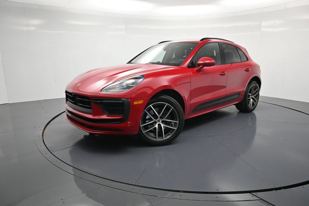 Certified 2024 Porsche Macan AWD/4WD image 32