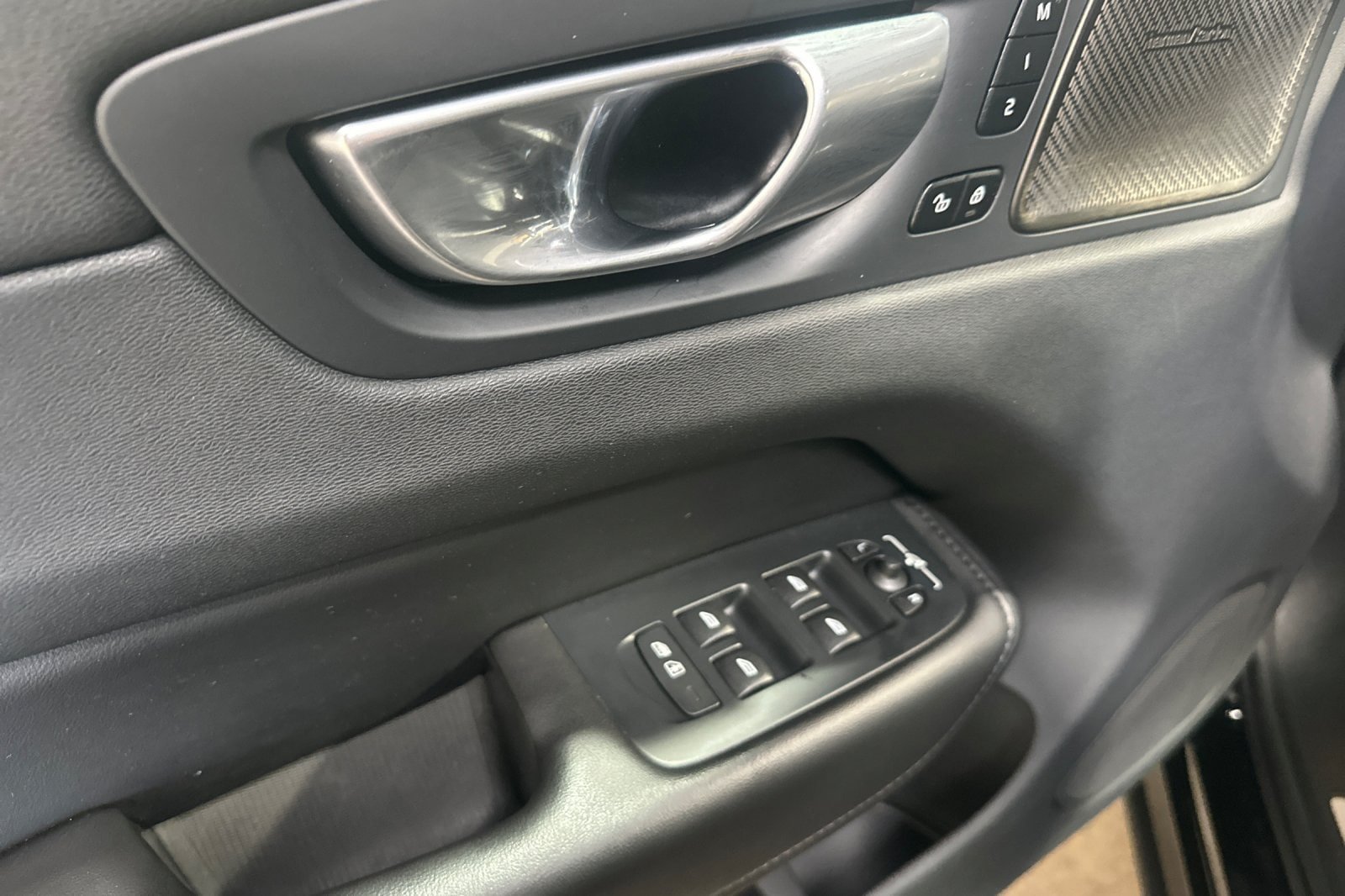Certified 2024 Volvo XC60 B5 Plus AWD/4WD image 15